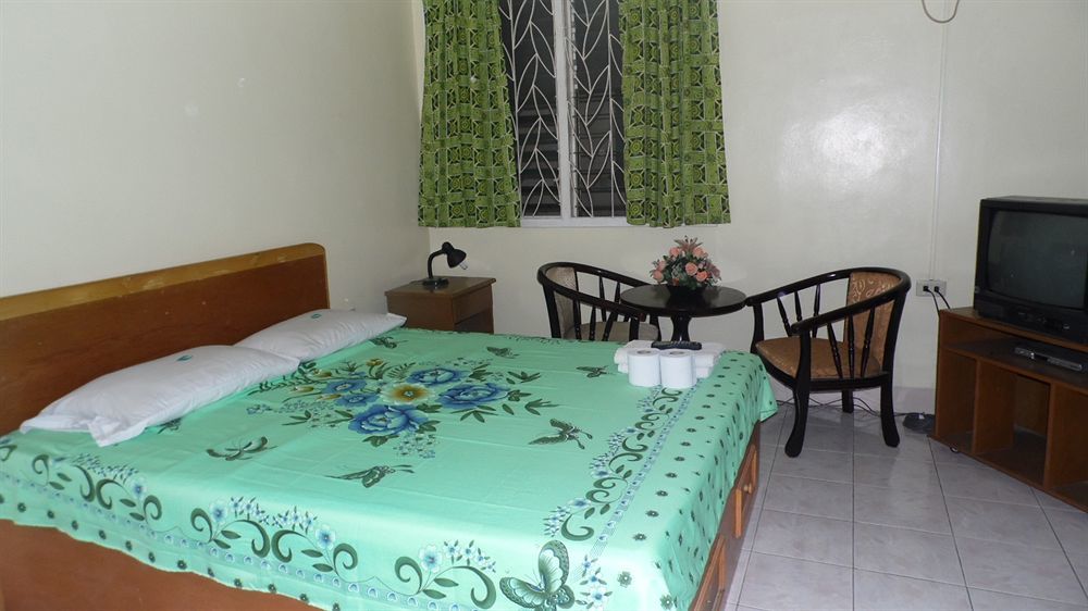 Daniela'S Place Apartelle アンヘレス エクステリア 写真