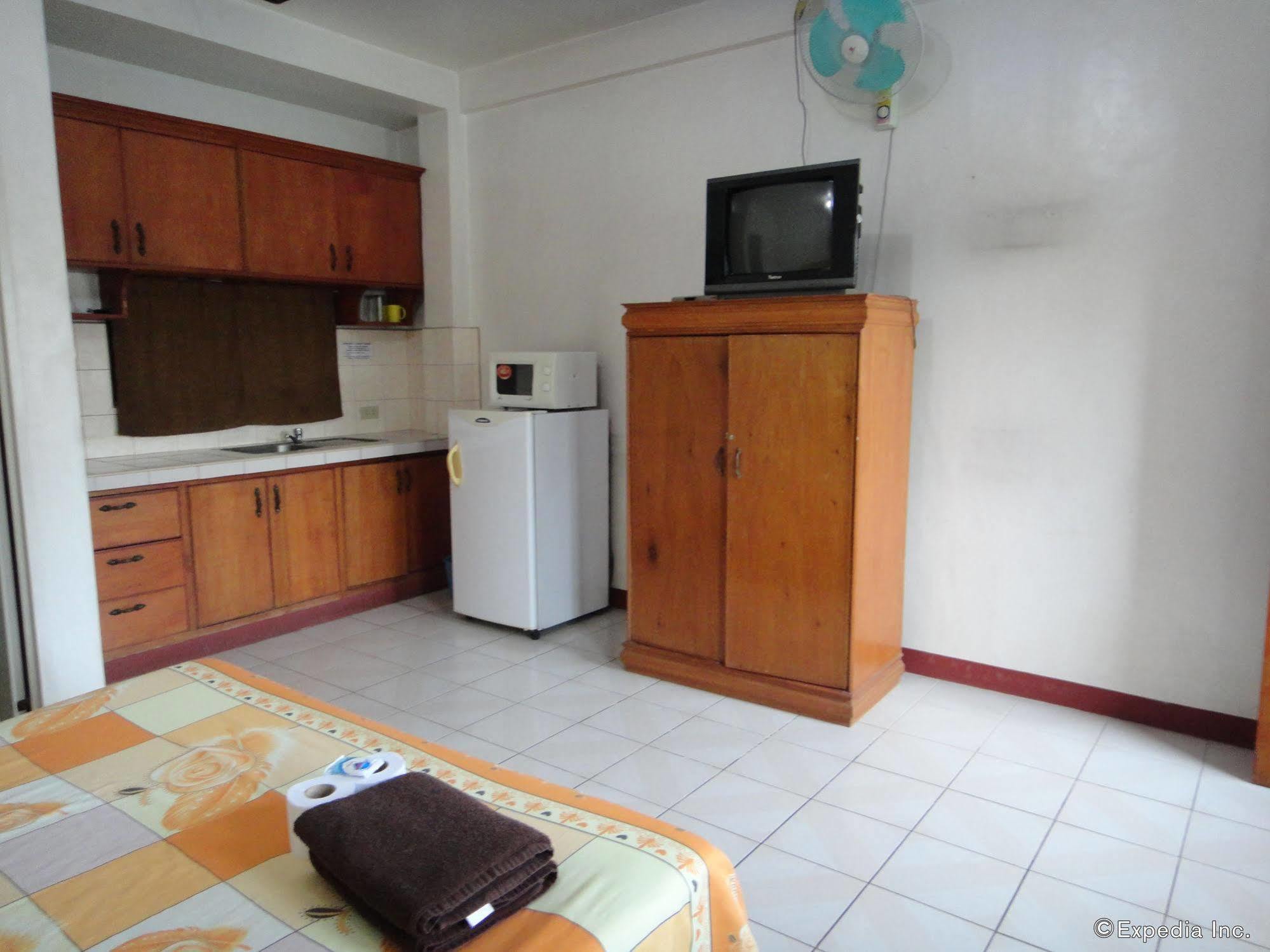 Daniela'S Place Apartelle アンヘレス エクステリア 写真